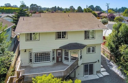 Myrtletown House | Charming 4-bedroom house in Eureka walking distance to Providence Hospital