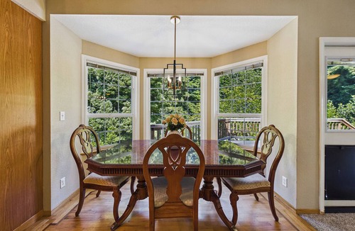 Myrtletown House | Charming 4-bedroom house in Eureka walking distance to Providence Hospital