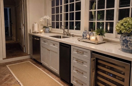 The Flats Cottage | Charming and Chic Beverly Hills Cottage/Guesthouse steps from BH Hotel.Private.