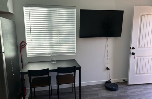 North Hills East Apartment | Charming and Stylish 1 Bedroom/1 Bathroom Guesthouse