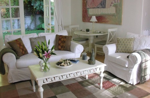 Valley Village Apartment | Charming Duplex with Private Yard. Pets Welcome