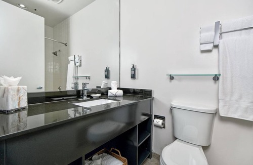 South Beach Hotel | Charming Embarcadero Room Near Ferry, Oracle Park & Painted Ladies