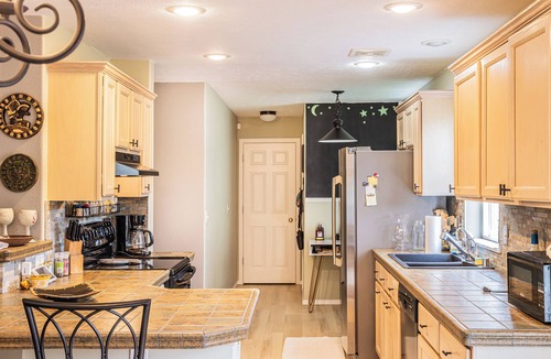 Latah Valley House | Charming family home with amazing views 10 minutes to downtown