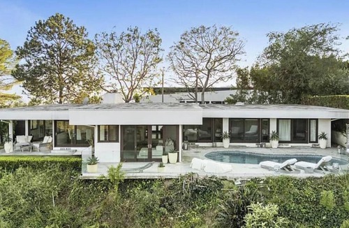 The Flats House | . Charming getaway in La . WiFi , Ac , pool . View , relaxing outdoor space.