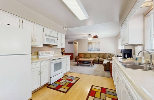 Rancho Bijou House | Charming Home with Spa, Near Ski Resort and Lake Tahoe Timber Cove Marina Beach