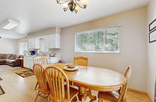 Rancho Bijou House | Charming Home with Spa, Near Ski Resort and Lake Tahoe Timber Cove Marina Beach