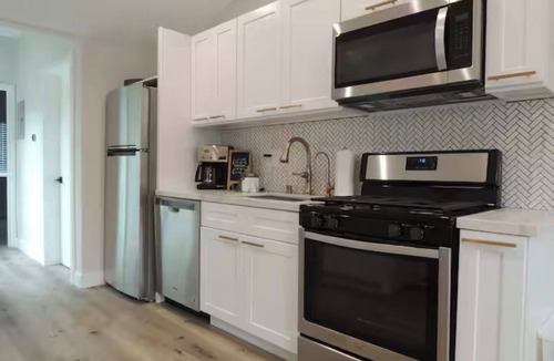 Magnolia Park House | Charming house in Burbank