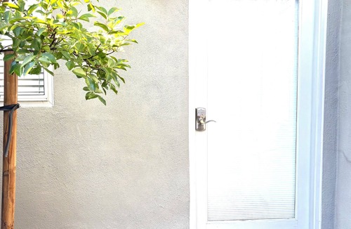 Palo Alto House | Charming Large Quiet 1-bedroom Guest Home in Palo Alto