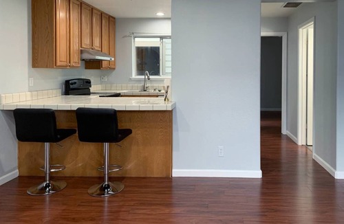Colma House | Charming Living Space with 1 bathroom and WiFi, AC in peaceful Daly City