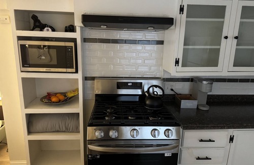 Central Sacramento Apartment | Charming Midtown Studio at Ice Blocks
