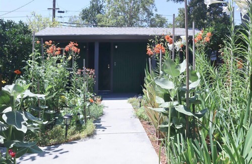North Oak Park House | Charming Remodeled Studio Retreat w Front Garden