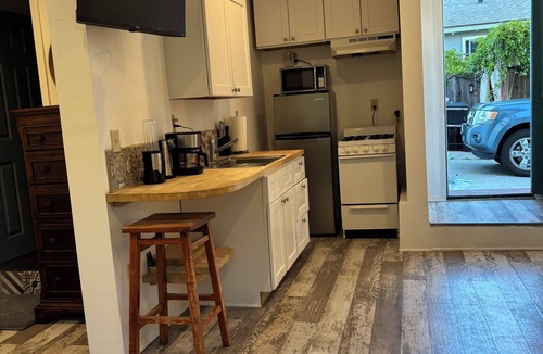 Coastal San Pedro Apartment | Charming studio with AC in the heart of Los Angeles.