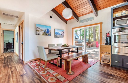 Tahoe Sierra Estates Cabin | Charming Tahoe Cabin - Lake, Ski & Family Fun