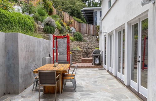 Westwood House | Charming Traditional Westwood 3BR*Pool*BBQ*Patio