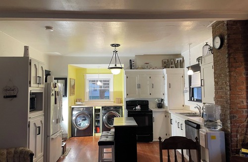 Wenatchee House | Charming urban oasis 2-bedroom historic bungalow with AC and excellent amenities