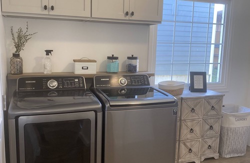 Lynden House | Cheerful 1 Bedroom House in the Middle of Town
