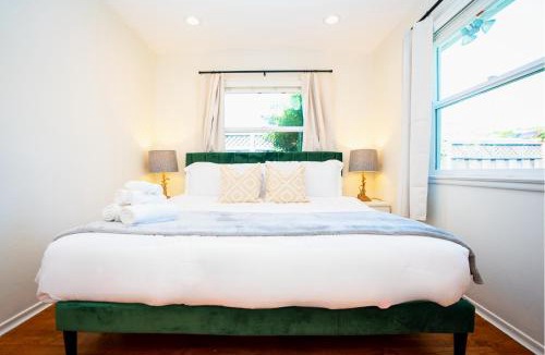 San Tomas Villa | Cheerful 3BR Bar, Jacuzzi & Kids Treehouse