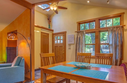 Redwood Estates House | Cheerful Home- Best of Both Worlds!- Santa Cruz and San Jose