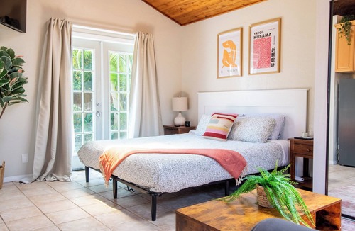 La Jolla Apartment | Chic & Spacious Studio by the Beach Prime La Jolla Spot Sleeps 4!