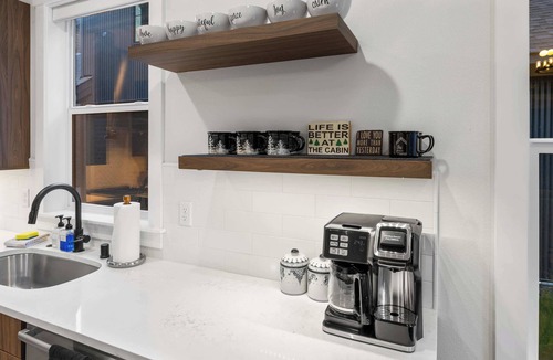 Roslyn House | Chill, Grill & Soak | HotTub, GameRm, Chefs Kitch