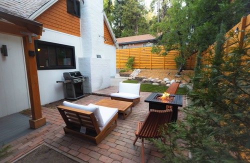 Running Springs Cottage | Christmas Tree Cottage/EV Charger/Fenced In Yard For Pets & Kids