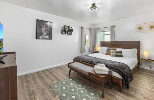 Lincoln Acres House | Chula Chateau | Quaint 2/1, Short Drive to Anywhere in SDC!