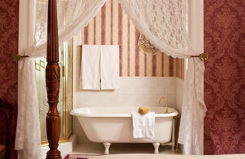 Napa Bed & Breakfast | Churchill Manor B&B