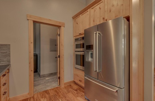 Tahoe Paradise House | Classic Arcade, Foosball, Telescope, Built in 2020, Spa + 10mins to Lake – Paradise Point