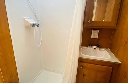 Idleyld Park Cabin | Classic & Cute 1950's Inspired Retro Camper, Idleyld Park, OR