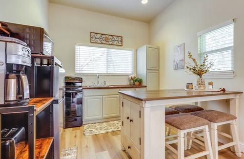Wilbur Springs Apartment | Clear Lake Getaway w/Dock Access & Shared Yard!