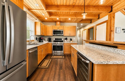 Leavenworth House | Close to Golf/Lake | Hot Tub | Deck | Dogs | BBQ