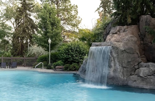 Riverside Hotel | Close to the Riverfront Park & Spokane Falls! With Outdoor Pool Onsite!