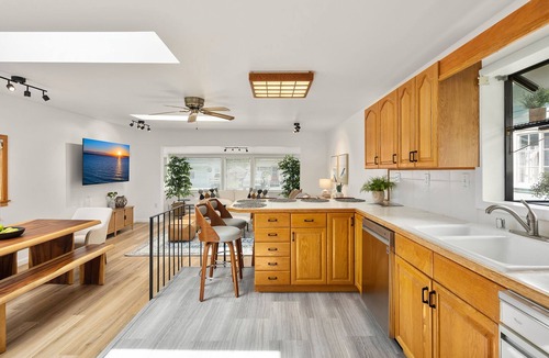 Birch Bay House | Coastal Cottage, 4 Large Decks, Close to Beach, Short or Long Stays!