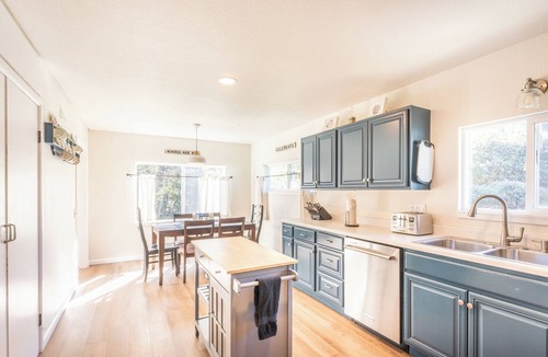 Fort Bragg House | Coastwood is a great coastal 4 bedroom house just minutes from the beach!