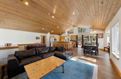 Montgomery Estates Cabin | Cold Creek Adventure Lodge:AC, Pool Table, Hot Tub