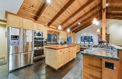 Montgomery Estates Cabin | Cold Creek Lodge: Hot Tub, AC, Game Room, Heavenly