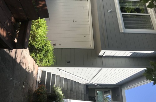 Oak Manor House | Come to the coolest town in the Bay Area