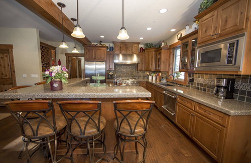 Cle Elum House | Comfortable Clean Suncadia Family Home Sleeps12, FIRE pit, HOT tub, Bikes, PETS