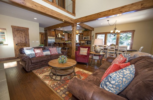 Cle Elum House | Comfortable Clean Suncadia Family Home Sleeps12, FIRE pit, HOT tub, Bikes, PETS