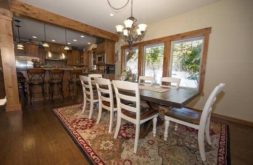 Cle Elum House | Comfortable Clean Suncadia Family Home Sleeps12, FIRE pit, HOT tub, Bikes, PETS