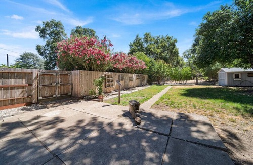 Redding House | Comfortable home near river access trail