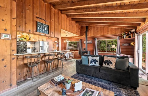 Phoenix Lake-Cedar Ridge Cabin | Community Lake Access: Peaceful Cabin in Sonora!