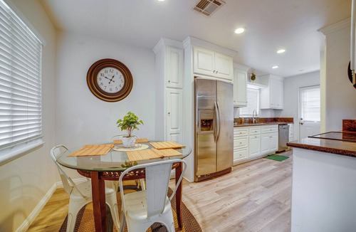 Riverside House | Commuter Friendly! Extended Stay in Riverside