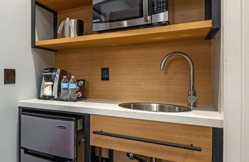 Cow Hollow Apartment | Connect to the energy and excitement!