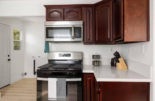 Southeastern Sacramento House | Contemporary 2B/1BA Pad in the Prime of Sacramento