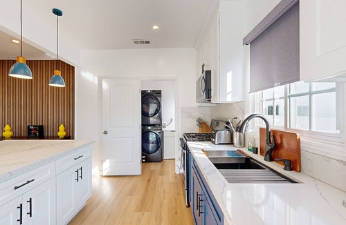 Park Mesa Heights House | Contemporary home in Hyde Park w/pvt bbq, beautiful yard - close to SoFi Stadium