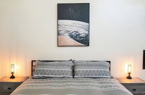 East Beach House | Contemporary Studio w/ King Bed
