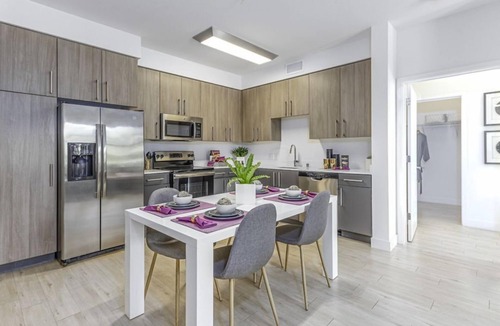 Menlo Park Condo | Convenient Laundry: 1 Bedroom Condo with Washer and Dryer