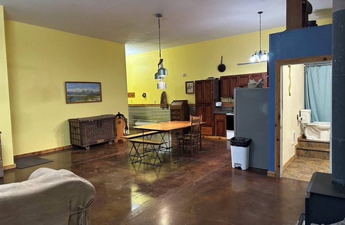 Brownstown House | Converted Barn to your comfy get away, close to Yakima/Naches. Farm Stay Tieton