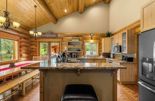 Leavenworth House | Cornerstone- Family Friendly - Game Room - Outdoor Pool - Hot Tub-Expansive Lawn